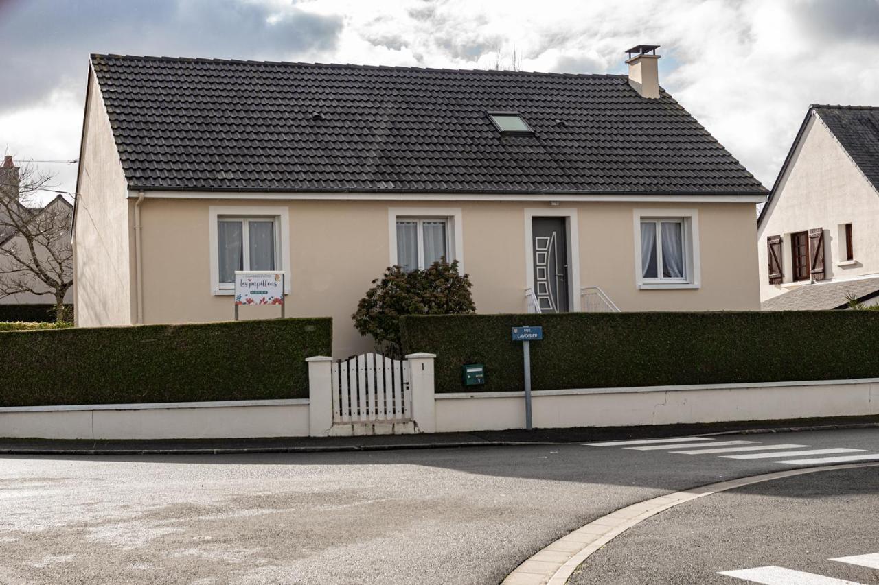 Chambres D Hotes Les Papillons Évron Exteriör bild