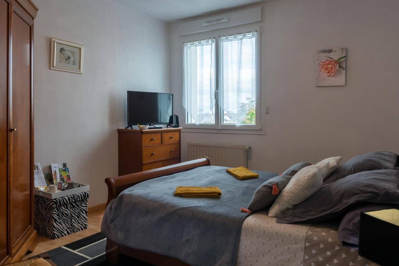 Chambres D Hotes Les Papillons Évron Exteriör bild
